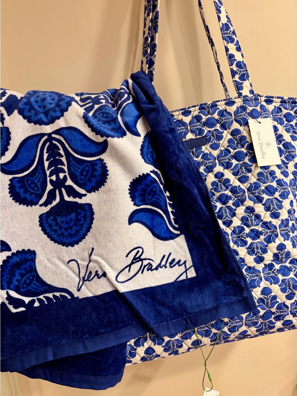 🇺🇸 NWT, Vera Bradley Cobalt Tile Quilted Tote AND Beach Towel Set